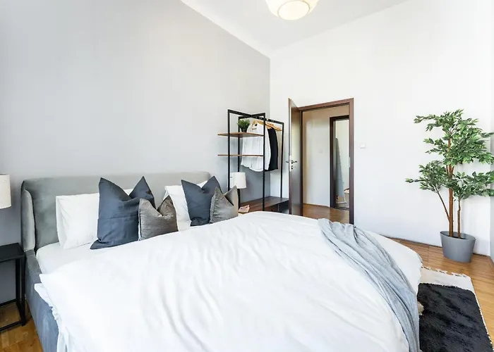 Spacious Apartment Near Prague Center