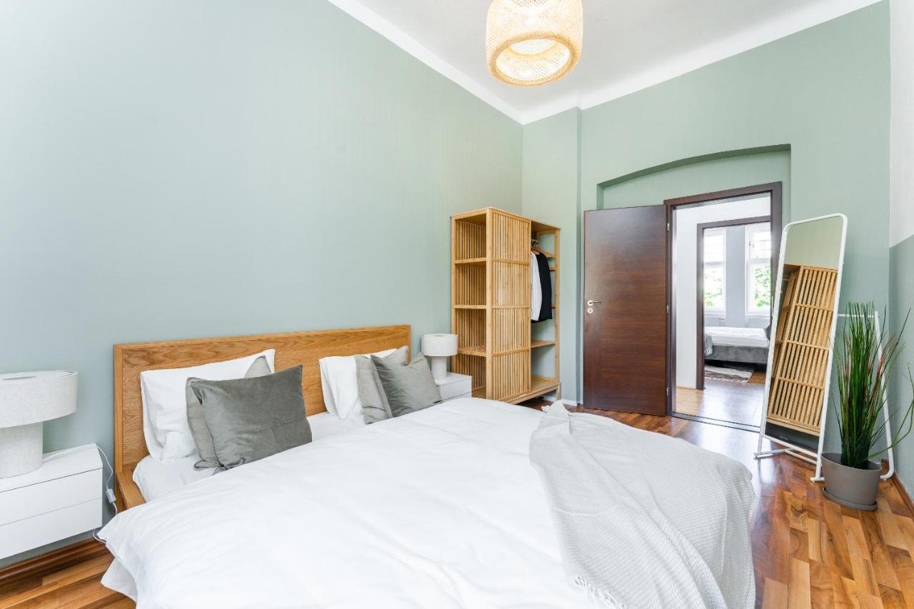 Spacious Near Center Apartment Prague
